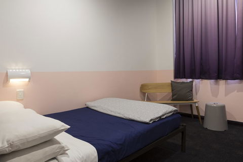 YHA Sydney Central - Flights 42