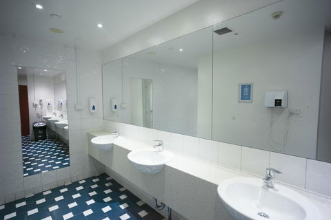 YHA Sydney Central - Flights 11