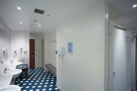 YHA Sydney Central - Flights 7