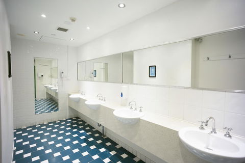 YHA Sydney Central - Flights 17