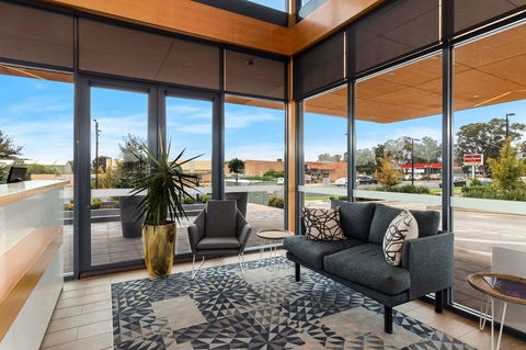 Quality Hotel Rules Club Wagga - Flights 28