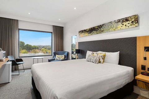 Quality Hotel Rules Club Wagga - Flights 16