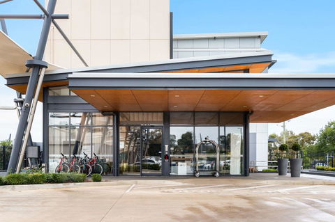 Quality Hotel Rules Club Wagga - Flights 18