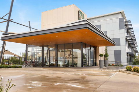 Quality Hotel Rules Club Wagga - Flights 21