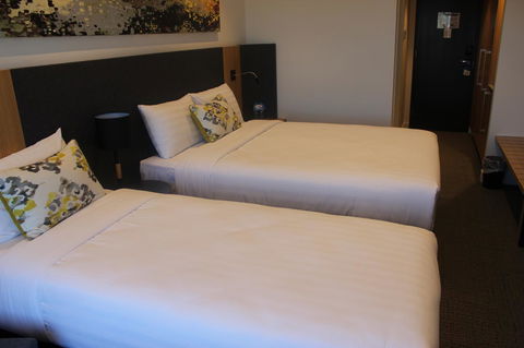 Quality Hotel Rules Club Wagga - Flights 1