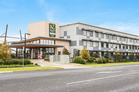 Quality Hotel Rules Club Wagga - Flights 23