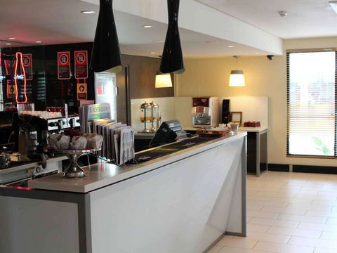 Ibis Newcastle - Flights 41