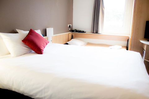 Ibis Newcastle - Flights 2