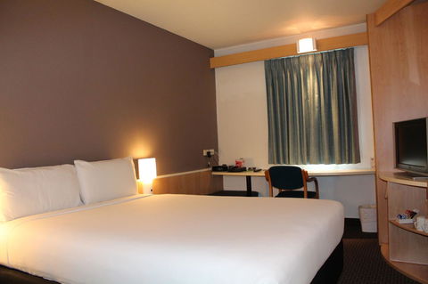 Ibis Newcastle - Flights 19