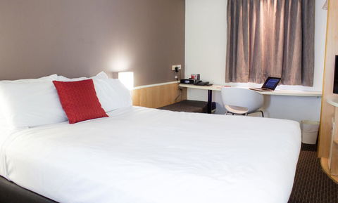 Ibis Newcastle - Flights 3