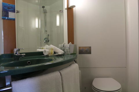 Ibis Newcastle - Flights 12