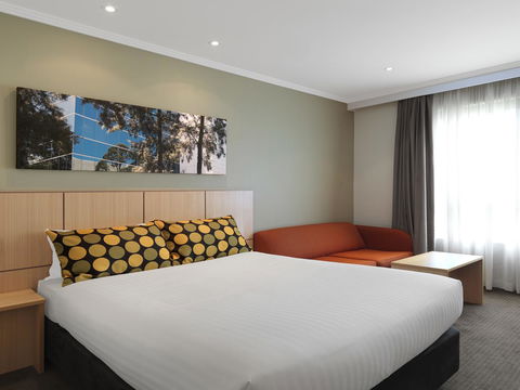 Mercure Sydney Bankstown - Flights 13