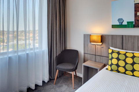 Mercure Sydney Bankstown - Flights 22