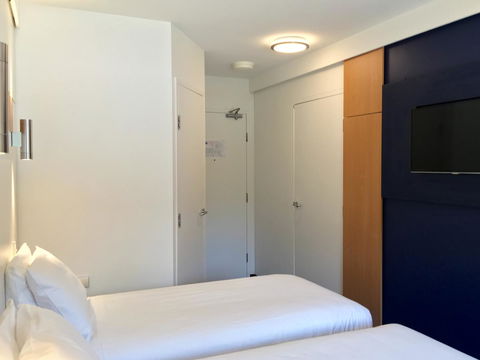 Ibis Budget - Gosford - Flights 21