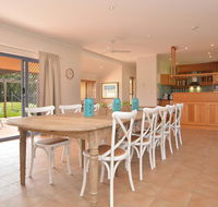 James Estate Guesthouse - Flights