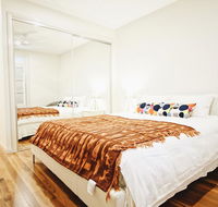 Cozy 5 Bed House in Sydney - Flights