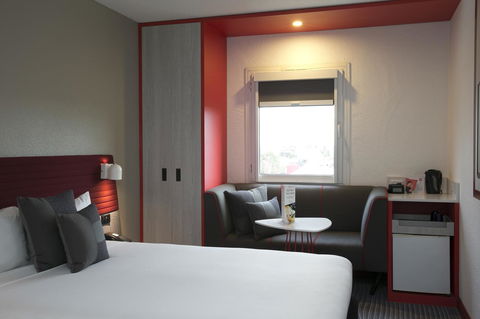 Ibis Sydney Airport - Flights 10