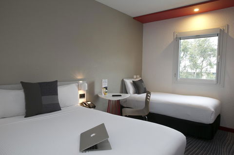 Ibis Sydney Airport - Flights 6
