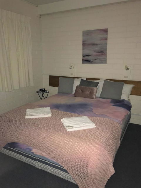 Kon Tiki Apartments - Flights 18