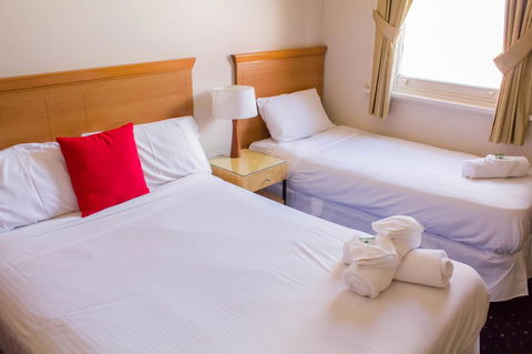 Gardners Inn Hotel - Flights 1