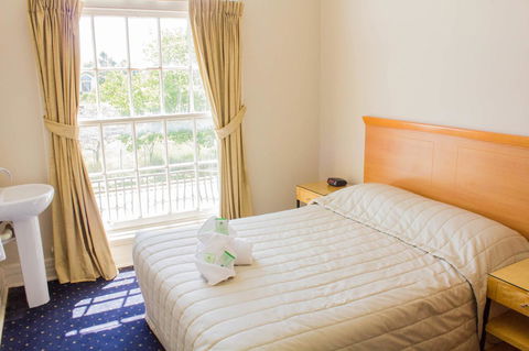 Gardners Inn Hotel - Flights 33