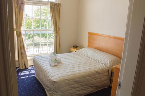 Gardners Inn Hotel - Flights 36