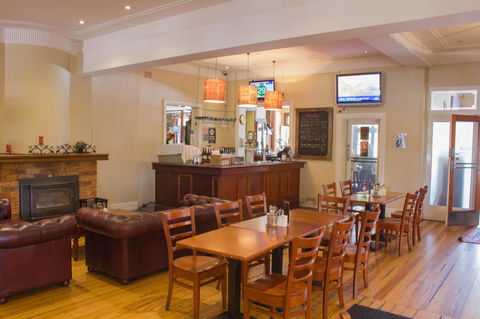 Gardners Inn Hotel - Flights 9