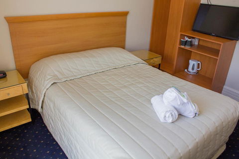 Gardners Inn Hotel - Flights 34