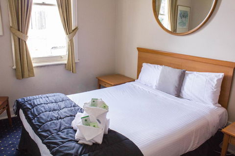 Gardners Inn Hotel - Flights 28