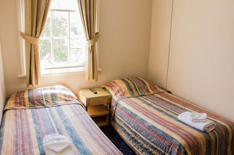 Gardners Inn Hotel - Flights 37