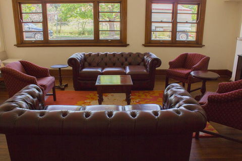 Gardners Inn Hotel - Flights 12