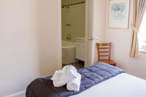 Gardners Inn Hotel - Flights 31