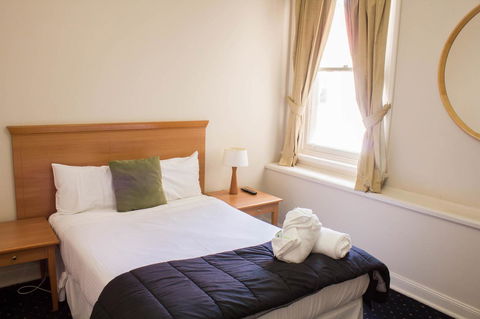 Gardners Inn Hotel - Flights 25
