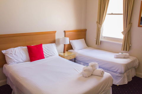 Gardners Inn Hotel - Flights 3