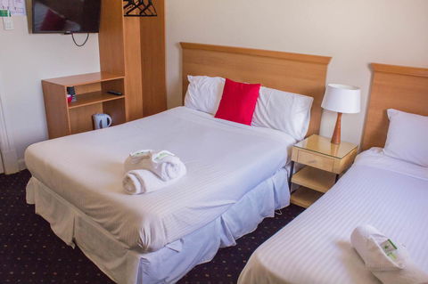Gardners Inn Hotel - Flights 2