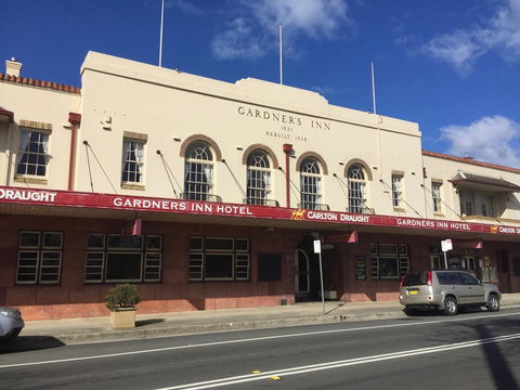 Gardners Inn Hotel - Flights 13