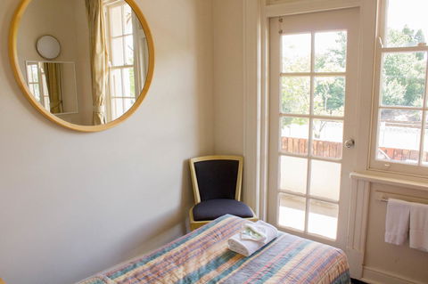 Gardners Inn Hotel - Flights 40