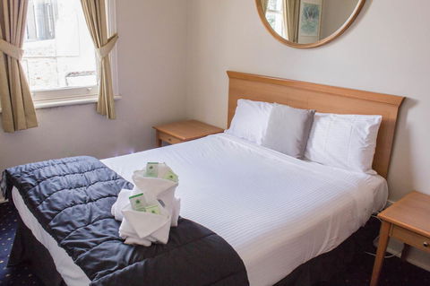 Gardners Inn Hotel - Flights 30