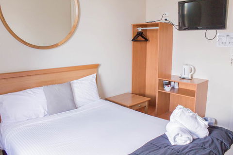 Gardners Inn Hotel - Flights 29