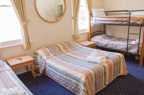 Gardners Inn Hotel - Flights 20