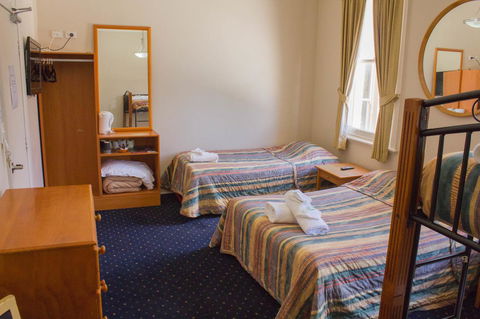 Gardners Inn Hotel - Flights 21