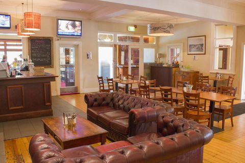 Gardners Inn Hotel - Flights 8