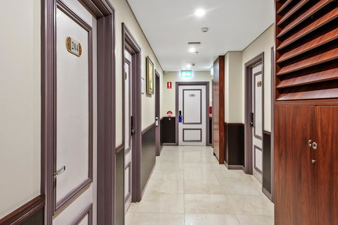 YEHS Hotel Sydney CBD - Flights 13