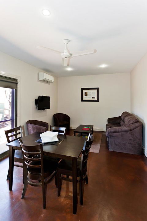 Alice On Todd Apartments - Flights 20