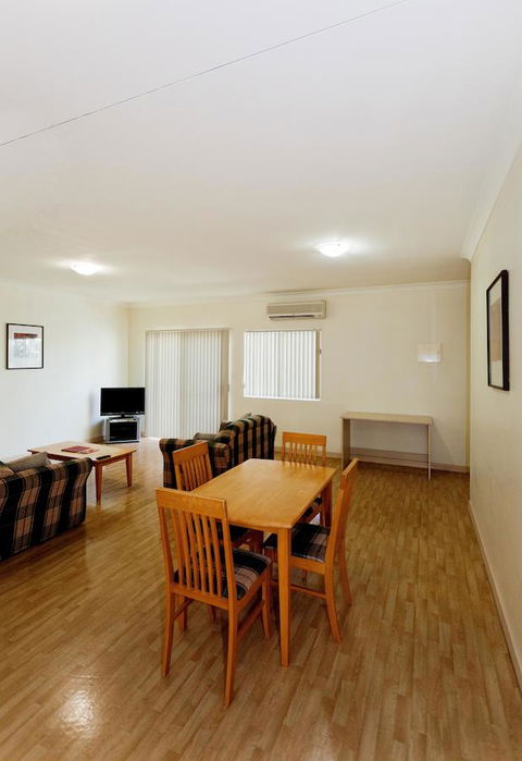 Alice On Todd Apartments - Flights 7
