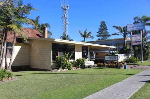 Golden Sands Motor Inn - Flights 10