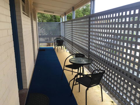 Golden Sands Motor Inn - Flights 17