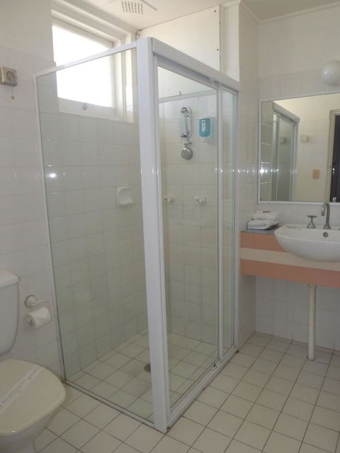 Golden Sands Motor Inn - Flights 27