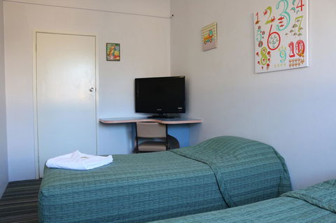 Golden Sands Motor Inn - Flights 19