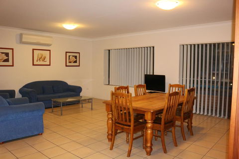 Golden Sands Motor Inn - Flights 13
